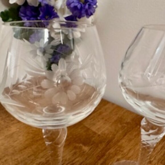 Vintage Etched Floral Crystal Wine Glasses – Clear Stemware with Elegant Twisted - Picture 6 of 6